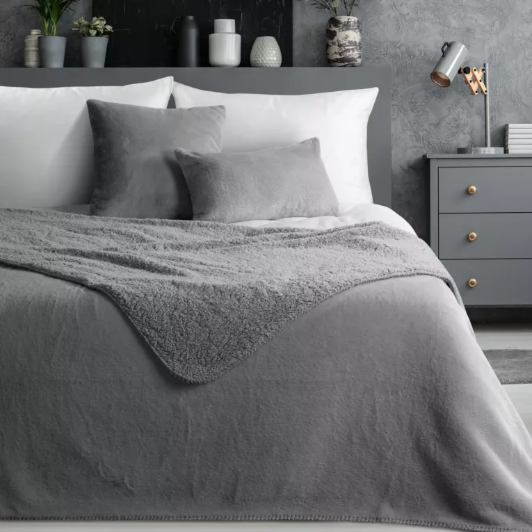 Narzuta dwustronna z przyjemnego futerka i tkaniny barankowej srebrna 170x210 cm NINA Eurofirany Premium