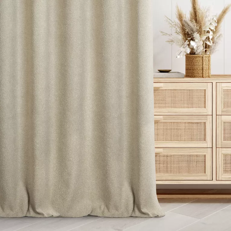 Zasłona szyta na flexach beżowa z tkaniny typu bukla o grubym splocie