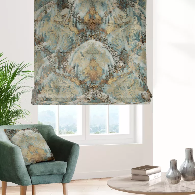Roleta rzymska jasnoturkusowo złota z grubej welwetowej tkaniny w elegancki ornamentowy wzór Italissima Eva Minge
