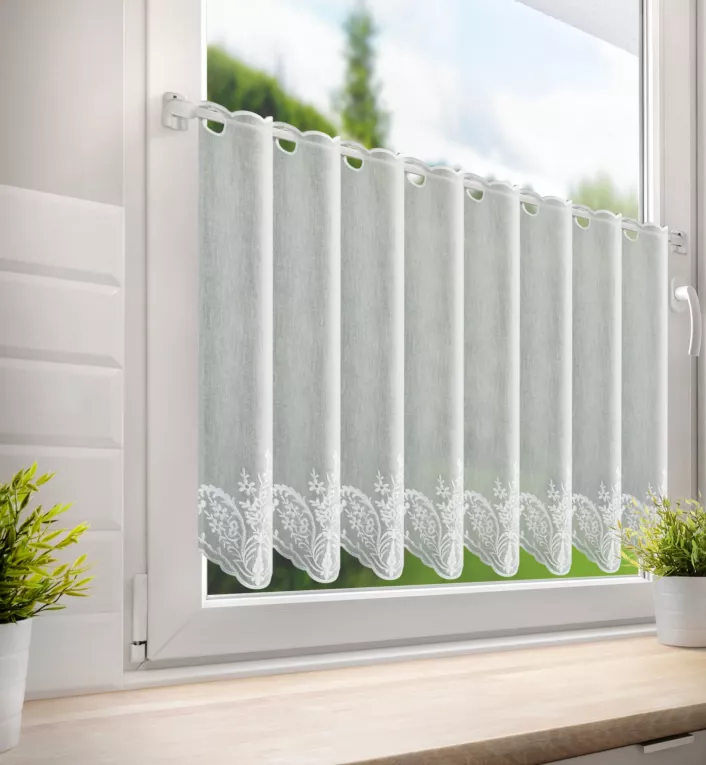 Tkanina firanowa zazdrostka zdobiona haftem w drobne kwiatuszki Eurofirany