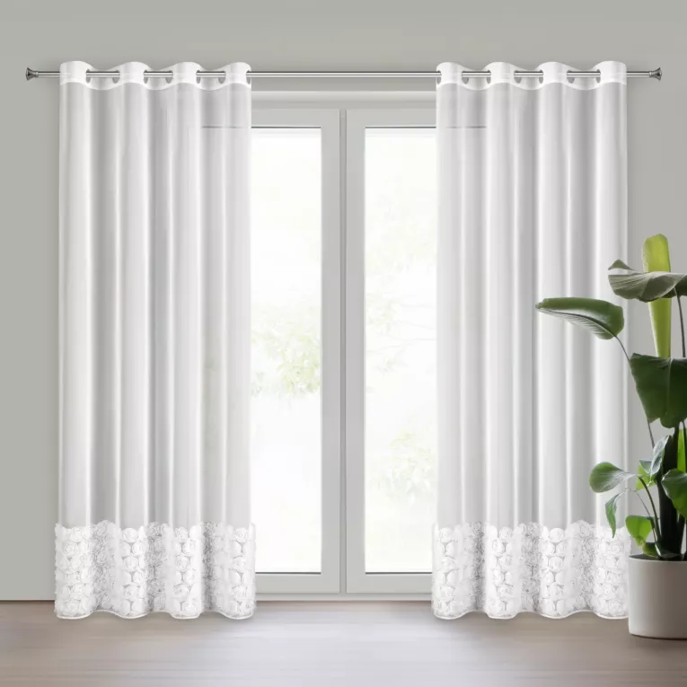 Firana z siateczki biała zdobiona pasem aplikacji róż 3D 140x250 cm przelotka ROSES Eva Minge Eurofirany