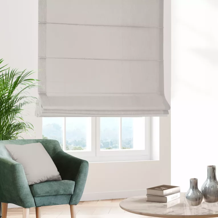 Roleta rzymska STYLE szarobeżowa o naturalnym charakterze, z widocznym, ozdobnym splotem