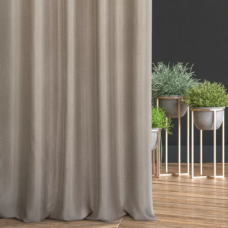 Zasłona szyta na tunelu srebrno złota z tkaniny w drobny dwukolorowy przeplatany wzór