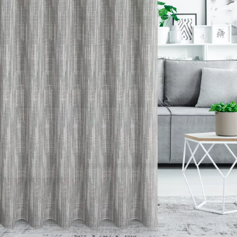 Firana szyta na tunelu kremowo niebieska siatka w stylu eko z efektem melanżu wykończona obciążnikiem