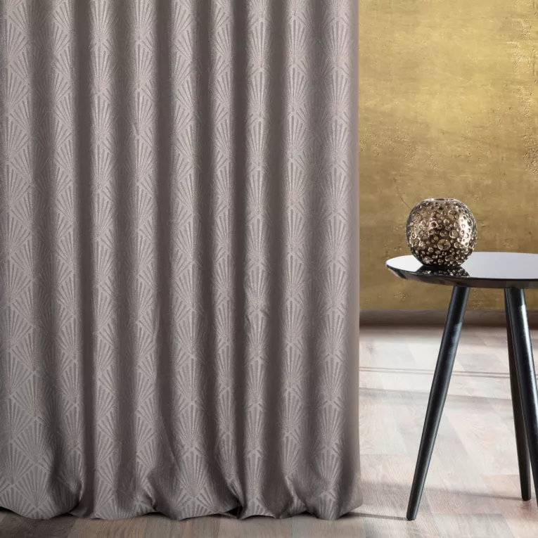 Zasłona szyta na taśmie fala popielato szara z tkaniny, z geometrycznym wzorem, z dodatkiem połyskującej nici