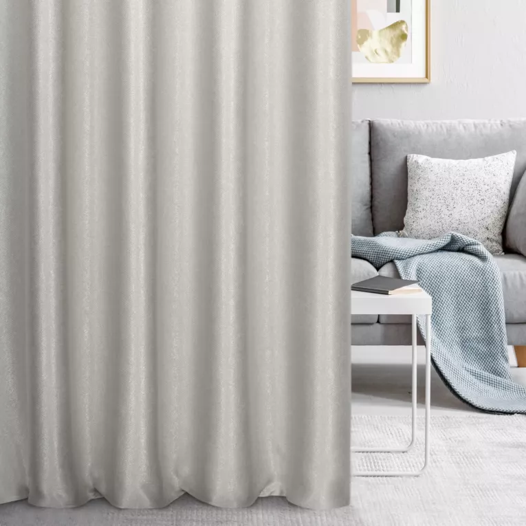 Zasłona szyta na taśmie 8 cm naturalna z gładkiej, zaciemniającej tkaniny z wyraźnym splotem