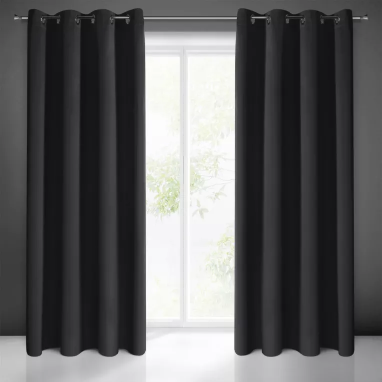 Zasłona czarna z gładkiej matowej tkaniny zaciemniającej 135x250 cm przelotka BLACKOUT Eurofirany
