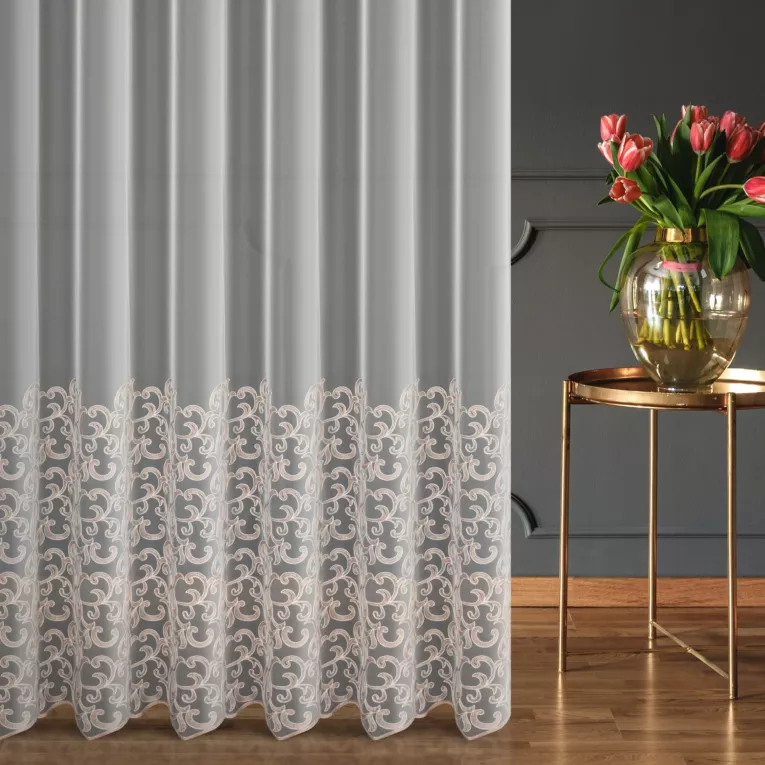 Tkanina firanowa typu peru z ozdobnym haftem łańcuszkowym Eurofirany