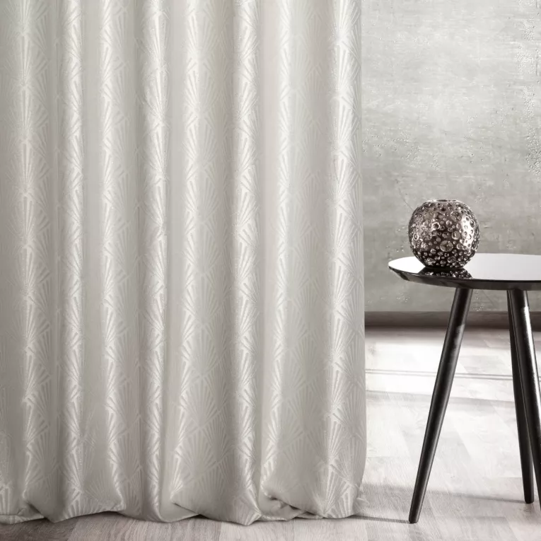 Zasłona szyta na taśmie fala kremowa z tkaniny, z geometrycznym wzorem, z dodatkiem połyskującej nici