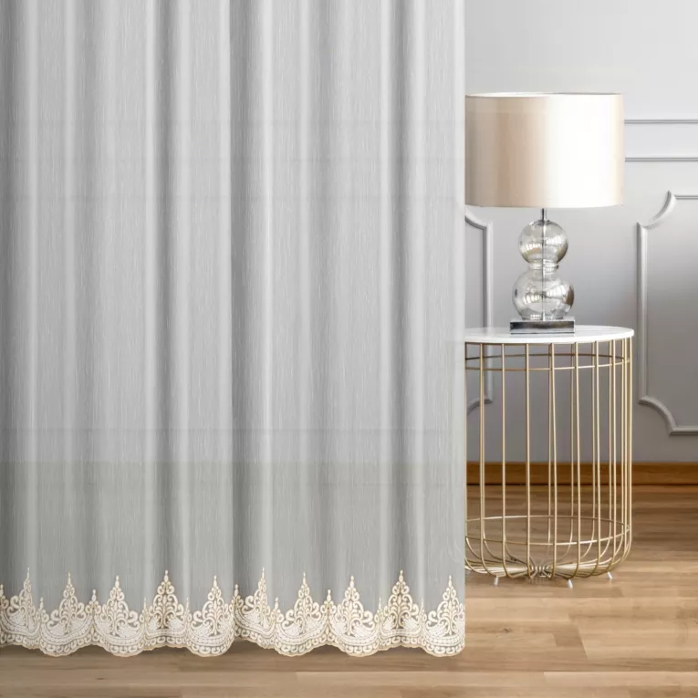 Firana szyta na przelotkach SHARK kremowo beżowa z delikatnej matowej tkaniny ozdobionej miękkim, łańcuszkowym haftem