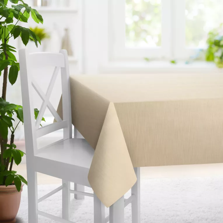 Obrus szyty beżowy z miękkiej tkaniny o naturalnym splocie w stylu ekologicznym