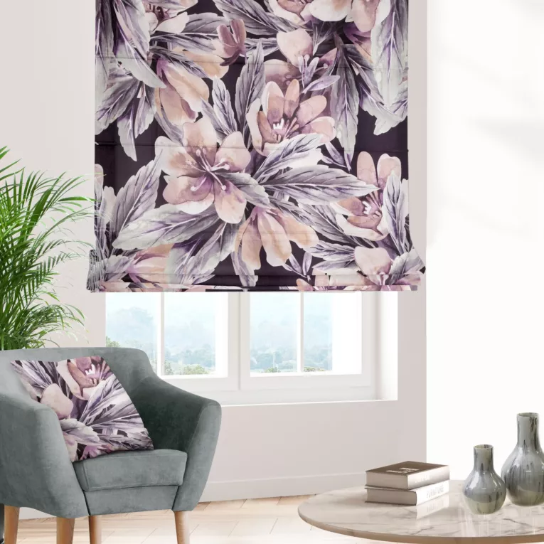 Roleta rzymska fioletowa z miękkiej tkaniny z nadrukowanym dużym wzorem kwiatowym