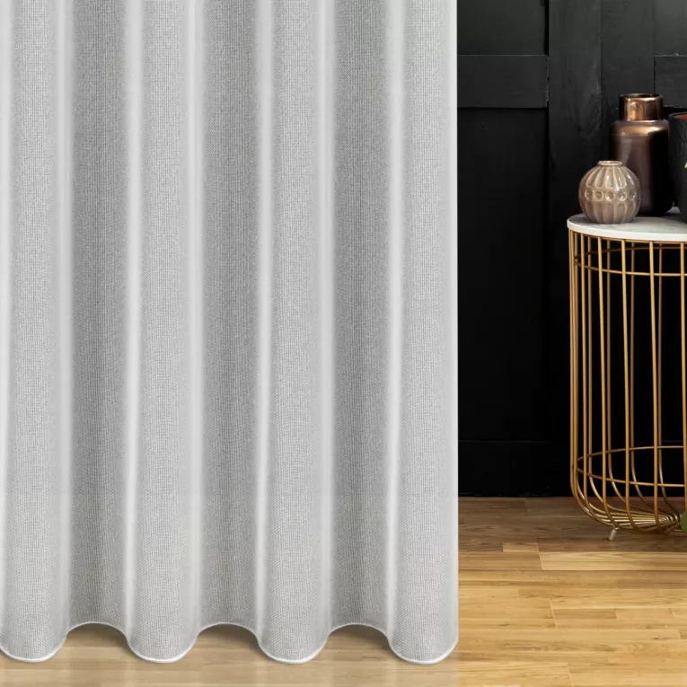Firana szyta na taśmie 8 cm naturalna z miękkiej matowej tkaniny o strukturze siatki, wykończona obciążnikiem, odporna na zaciągnięcia