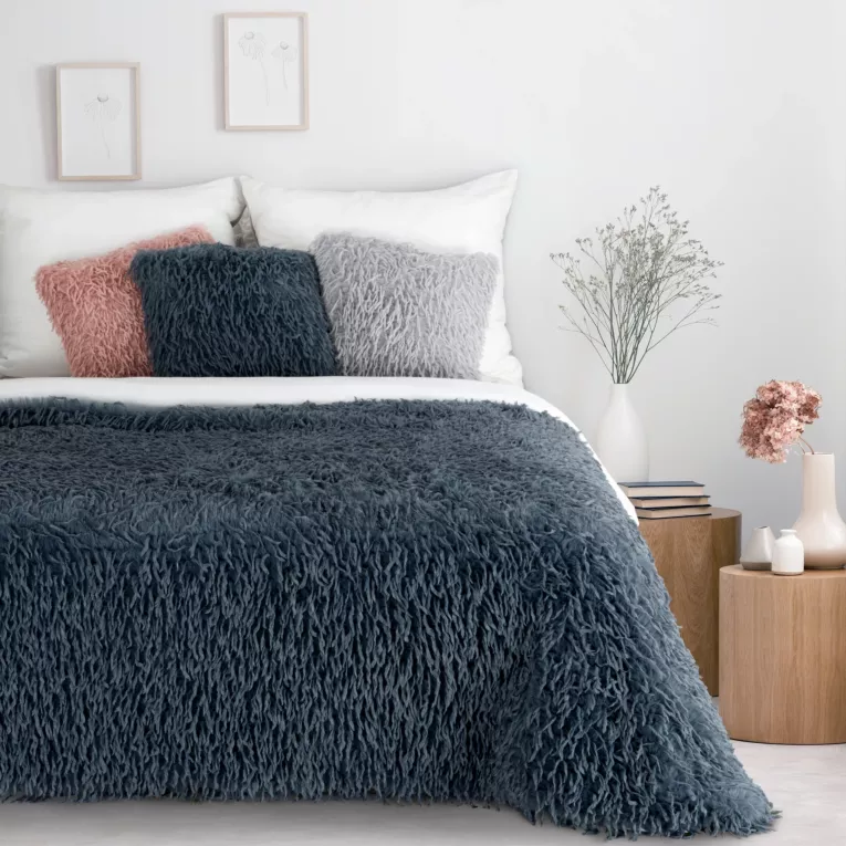 Koc z przyjemnego futerka 130x170 cm granatowy ADORE Eurofirany