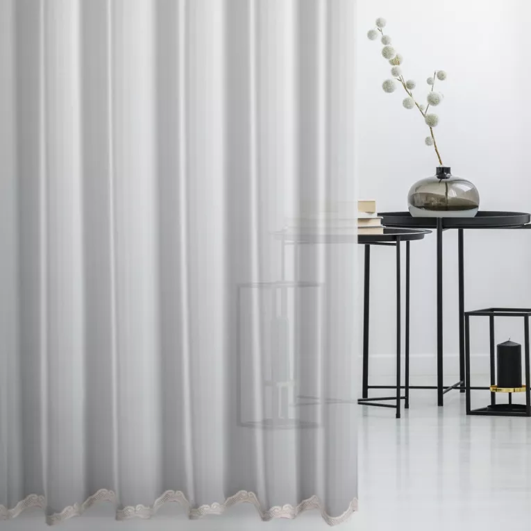 Firana szyta na tunelu kremowo beżowa z delikatnej, matowej tkaniny zdobionej haftem