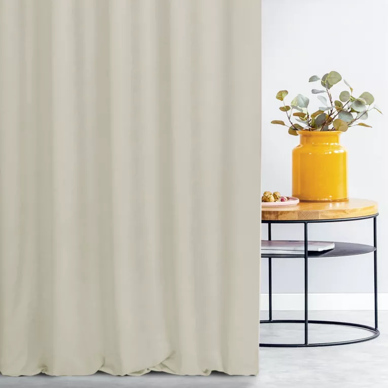 Zasłona szyta na tunelu ADESSA kremowa z miękkiej tkaniny o welurowej strukturze