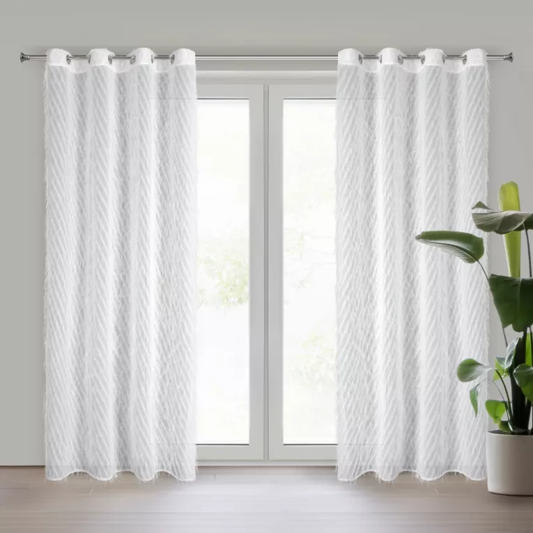 Zasłona biała zdobiona moherową błyszczącą nicią 140x250 cm przelotka LAUREL Eurofirany