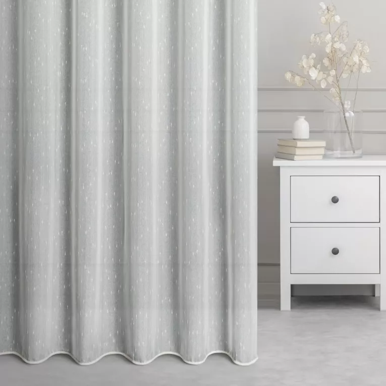 Tkanina firanowa z efektem deszczyku z pionowymi prążkami, wykończona obciążnikiem Eurofirany