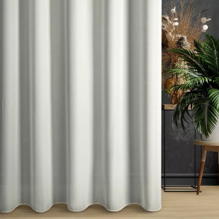 Firana szyta na taśmie 8 cm kremowa z bardzo miękkiej, delikatnej krepy, wykończona obciążnikiem