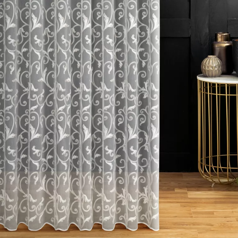 Firana szyta na taśmie fala naturalno beżowa z delikatnej tkaniny typu aden, wykończonej łańcuszkowym haftem Italissima Eva Minge