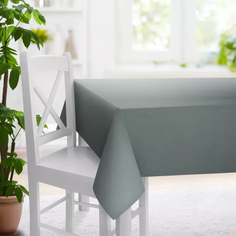 Obrus szyty miętowy ze strukturalnej tkaniny typu blackout, zaciemniająca w 100%