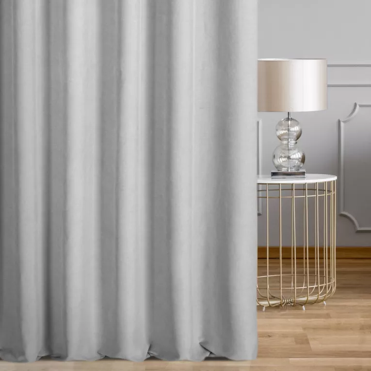 Zasłona szyta na taśmie fala jasnosrebrna z szenilowej tkaniny