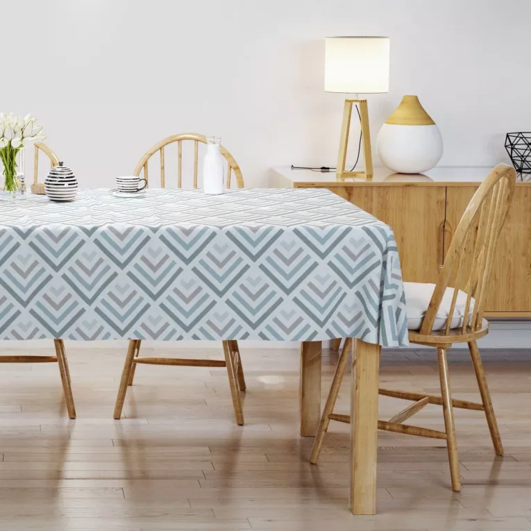 Obrus szyty jasnokremowo turkusowy z tkaniny o naturalnym splocie z nadrukowanym geometrycznym wzorem