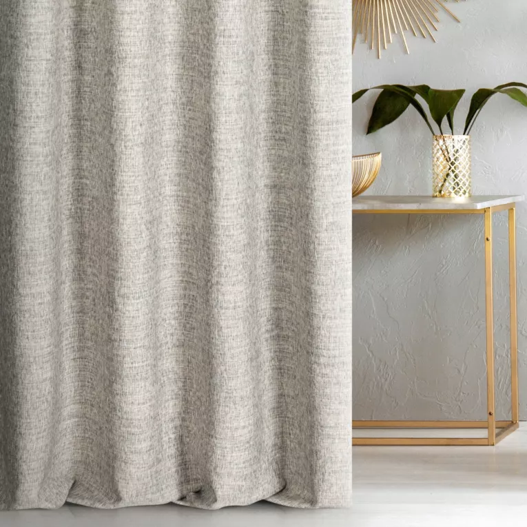 Zasłona szyta na taśmie 8 cm szarobeżowa z tkaniny w stylu eko o naturalnym splocie, z efektem melanżu, wykończona obciążnikiem