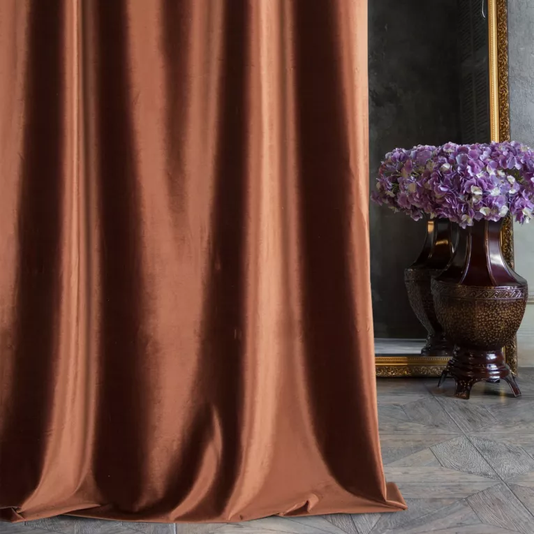 Zasłona szyta na taśmie fala ITALIA ceglasta z tkaniny welwetowej o delikatnym połysku