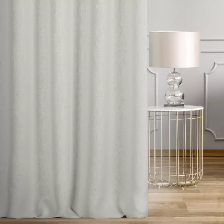 Zasłona szyta na taśmie fala jasnosrebrna z tkaniny o naturalnym splocie w stylu eko