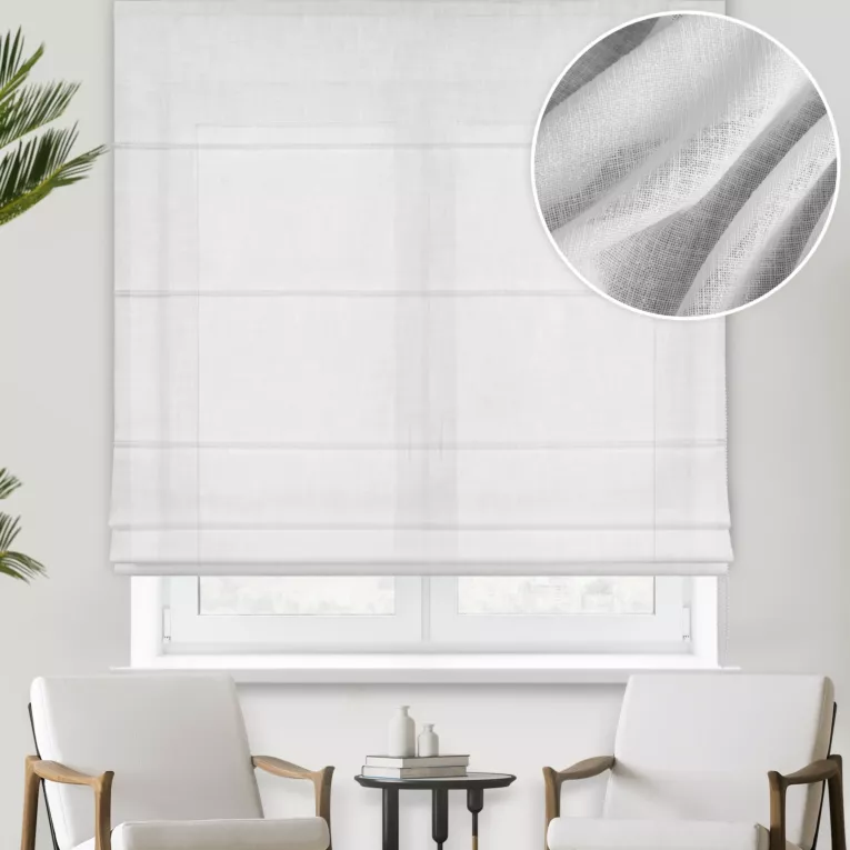 Roleta rzymska biała gęsto tkana o naturalnym wyglądzie z połyskliwą nicią, wykończona obciążnikiem