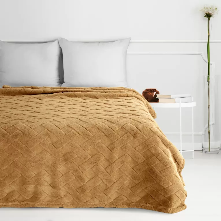 Koc flano 150x200 cm miodowy zdobiony wytłaczanym wzorem CARO DESIGN 91 Eurofirany