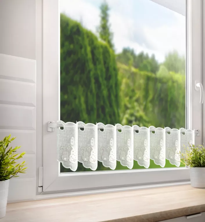 Tkanina firanowa zazdrostka z etaminy z wielkanocnym haftem zajączków Eurofirany