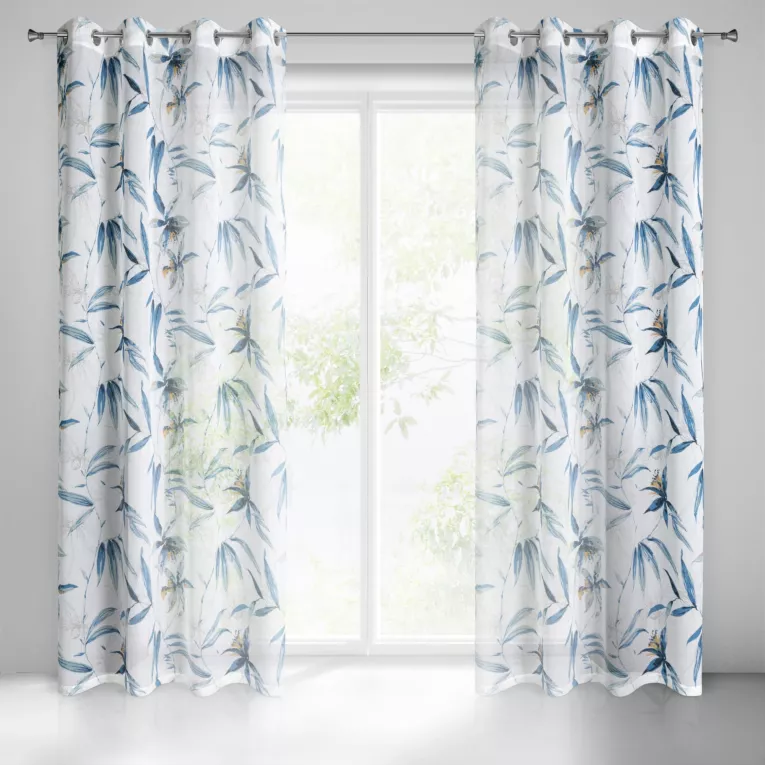 Firana biało, niebieska z etaminy z nadrukiem egzotycznych liści półprzezroczysta 140x250 cm przelotka Eurofirany