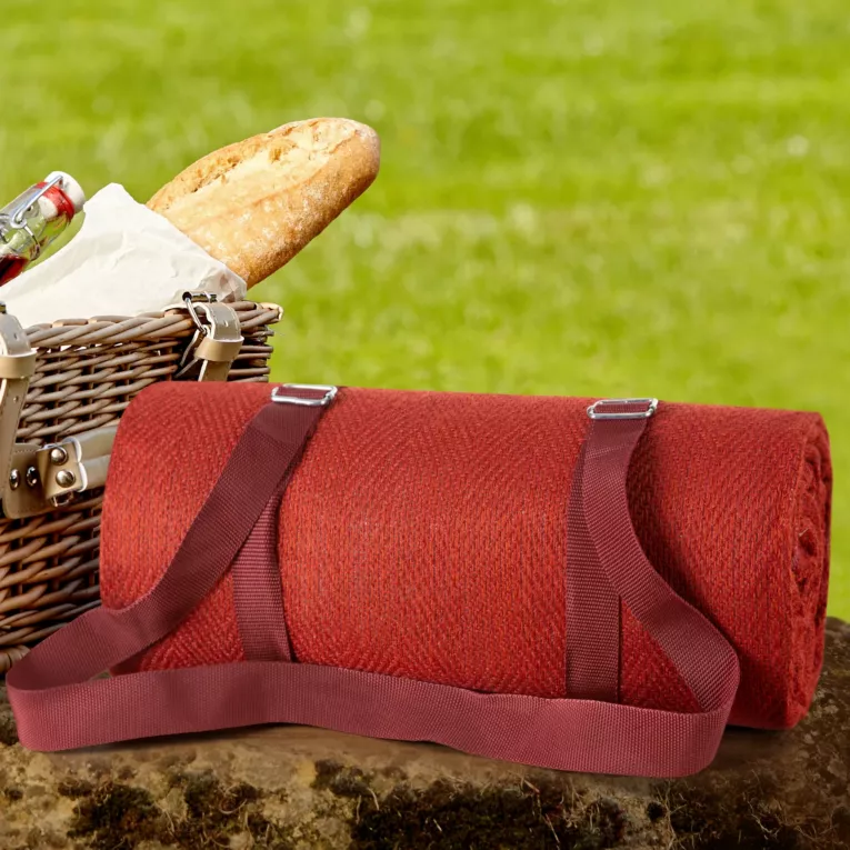 Koc  135x150 cm bordowy piknikowy ze strukturalnym wzorem w jodełkę HARMONY 6 Eurofirany