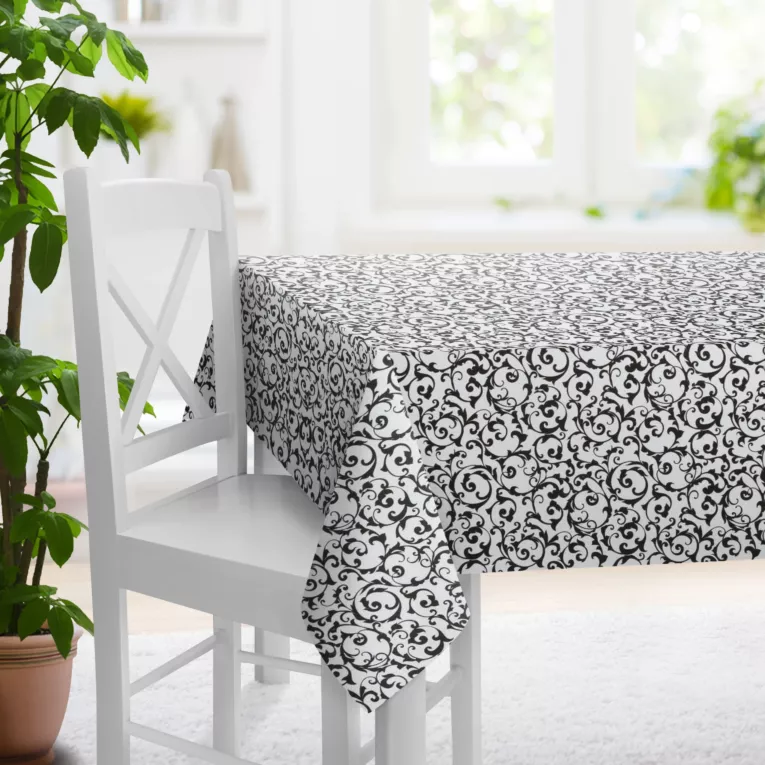 Obrus szyty biało czarny z miękkiej tkaniny z nadrukiem w fantazyjny wzór