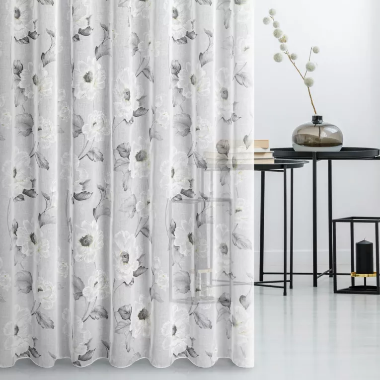 Firana szyta na flexach biało oliwkowa z matowej etaminy z kwiatowym nadrukiem