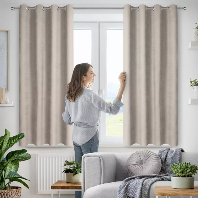 Zasłona beżowa z tkaniny welurowej 140x175 cm przelotka - Dora Eurofirany