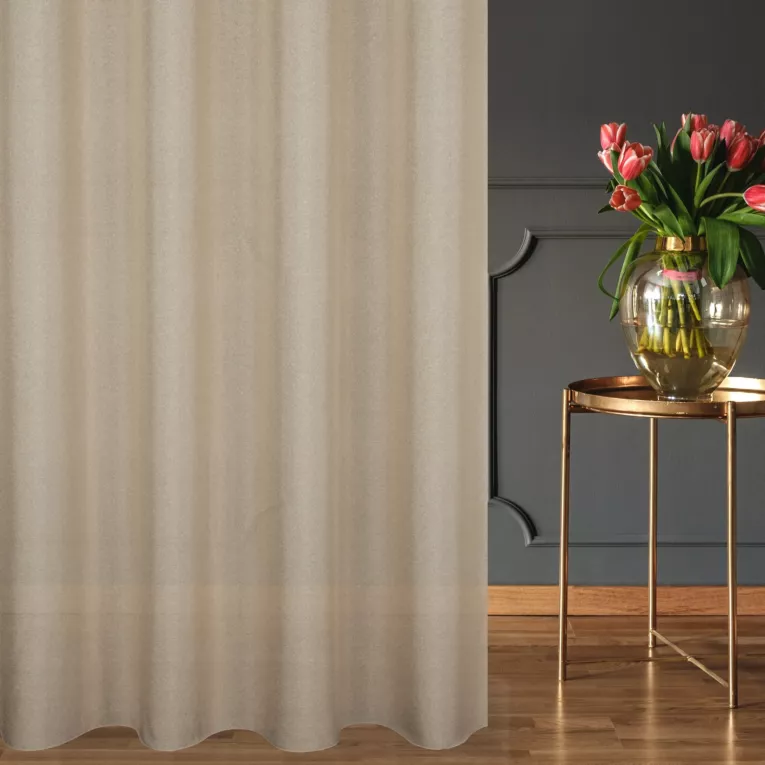 Firana szyta na taśmie 5 cm beżowa z półmatowej etaminy z efektem melanżu, wykończona obciążnikiem