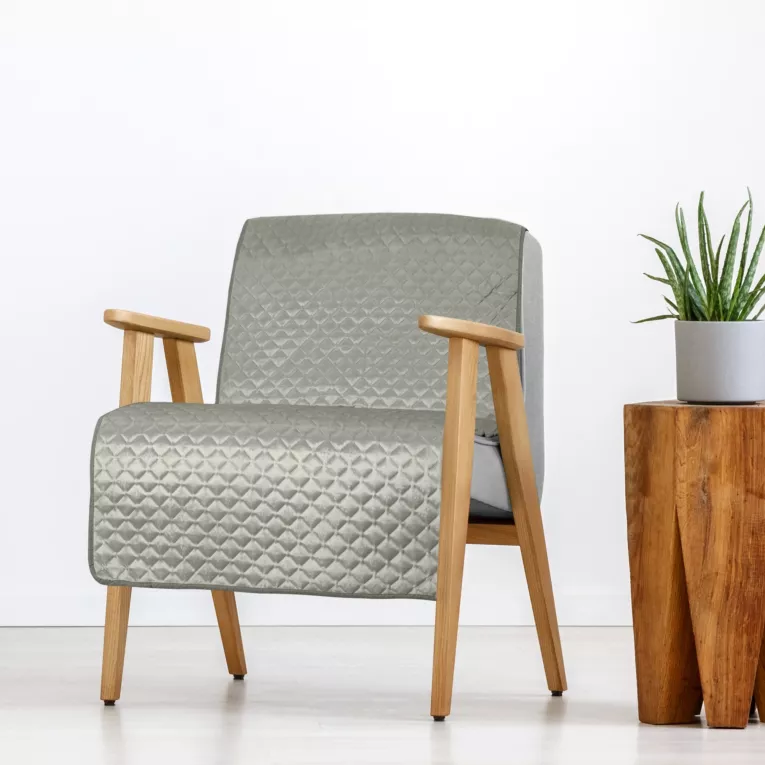 Narzuta welwetowa na fotel srebrna 70x160 cm pikowana w geometryczny wzór metodą hot press DIMON Eurofirany