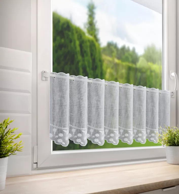 Tkanina firanowa zazdrostka z etaminy zdobiona haftem drobnych kwiatów Eurofirany