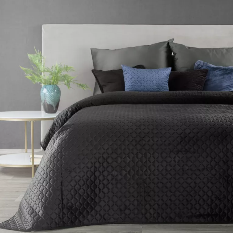 Narzuta welwetowa czarna 220x240 cm pikowana w geometryczny wzór metodą hot press DIMON Eurofirany