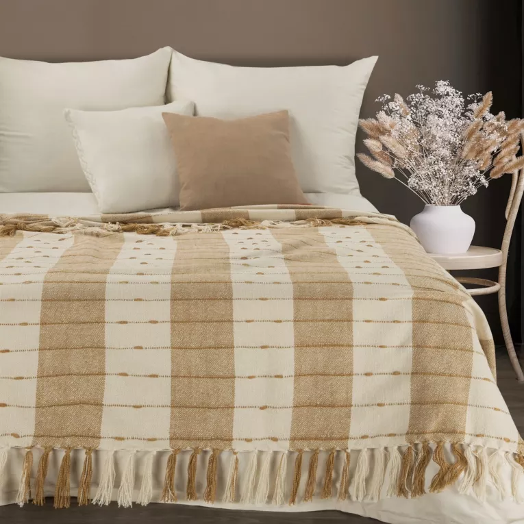 Koc  130x170 cm miodowo, kremowy w krate zdobiony frędzlami ERIE Eurofirany