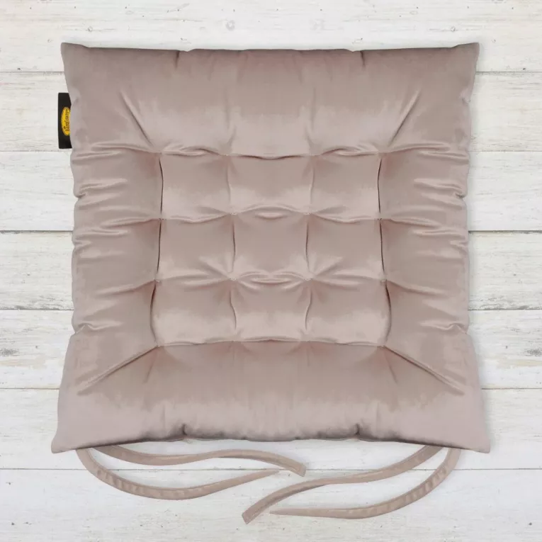 Poduszka na krzesło dwustronna 40 x 40 x 6 cm welwetowa pudrowo różowa z szesnastoma pikowaniami Eurofirany