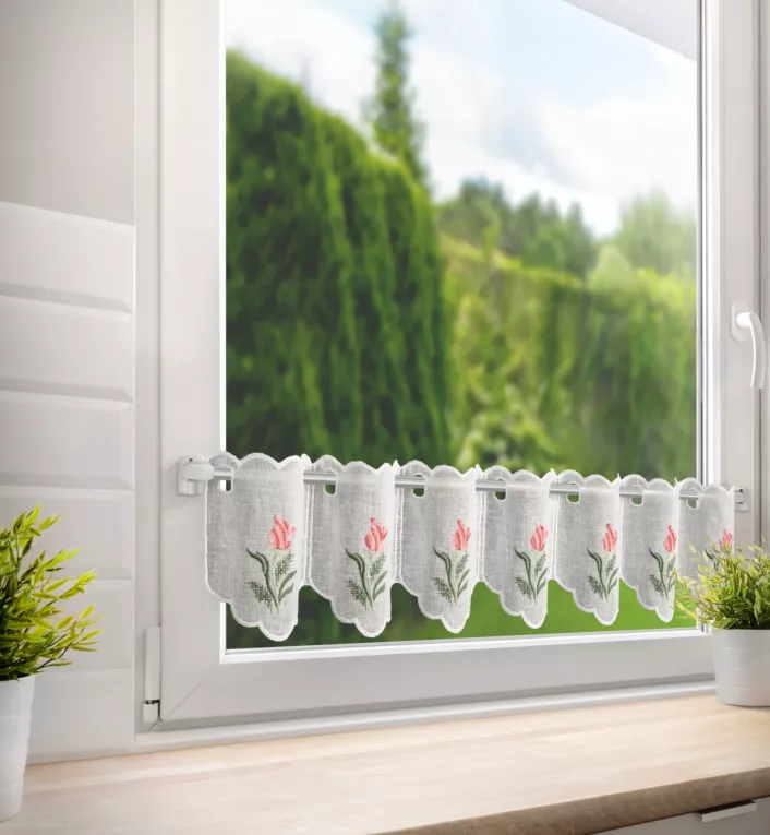 Tkanina firanowa zazdrostka z etaminy z haftem tulipanów Eurofirany