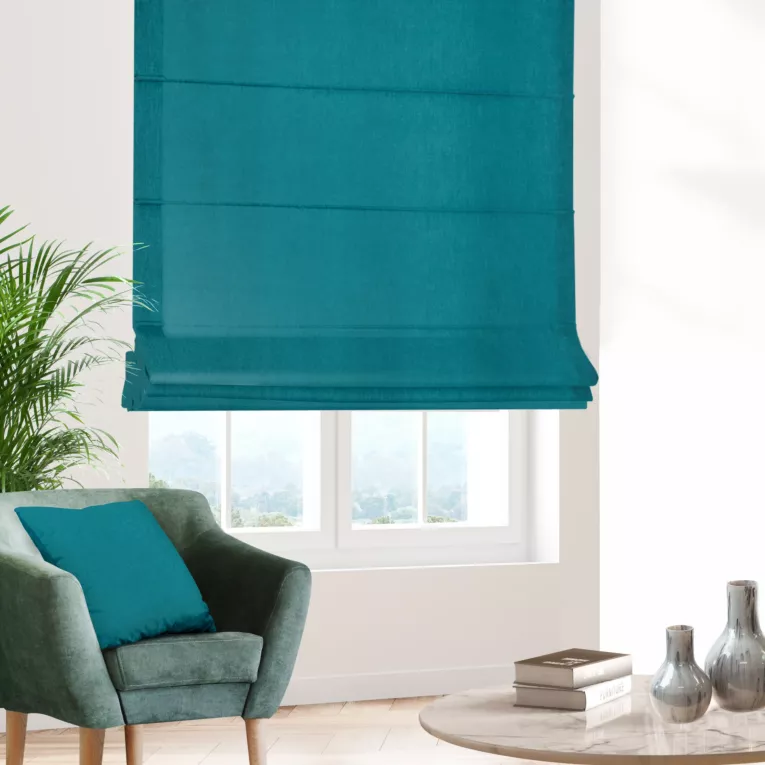 Roleta rzymska turkusowa z miękkiej tkaniny o welurowej strukturze
