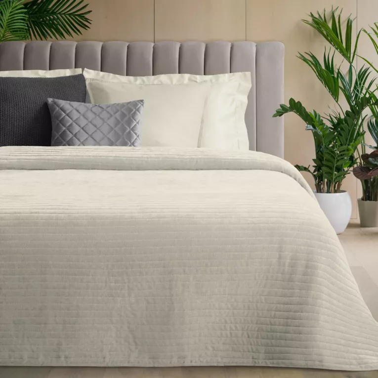 Narzuta szenilowa kremowa 170x210 cm pikowana metoda hot press w pasy - GLORI - Eurofirany