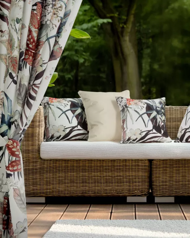 Poszewka na poduszkę 45x45cm z tkaniny wodoodpornej na taras oraz balkon zdobiona motywem roślinnym biało, pomarańczowa GARDEN Eurofirany