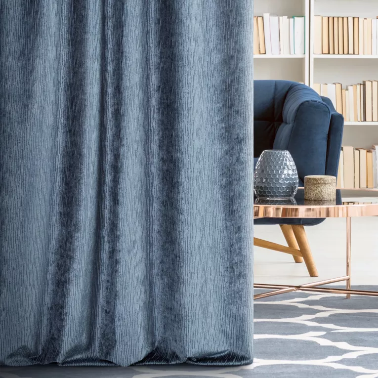 Tkanina zasłonowa z miękkiego welwetu, zdobiona wytłaczanymi prążkami Eurofirany