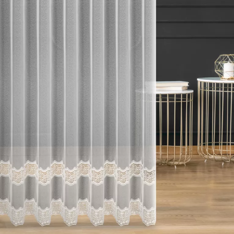 Firana szyta na taśmie fala biała z markizety ozdobionej matową aplikacją